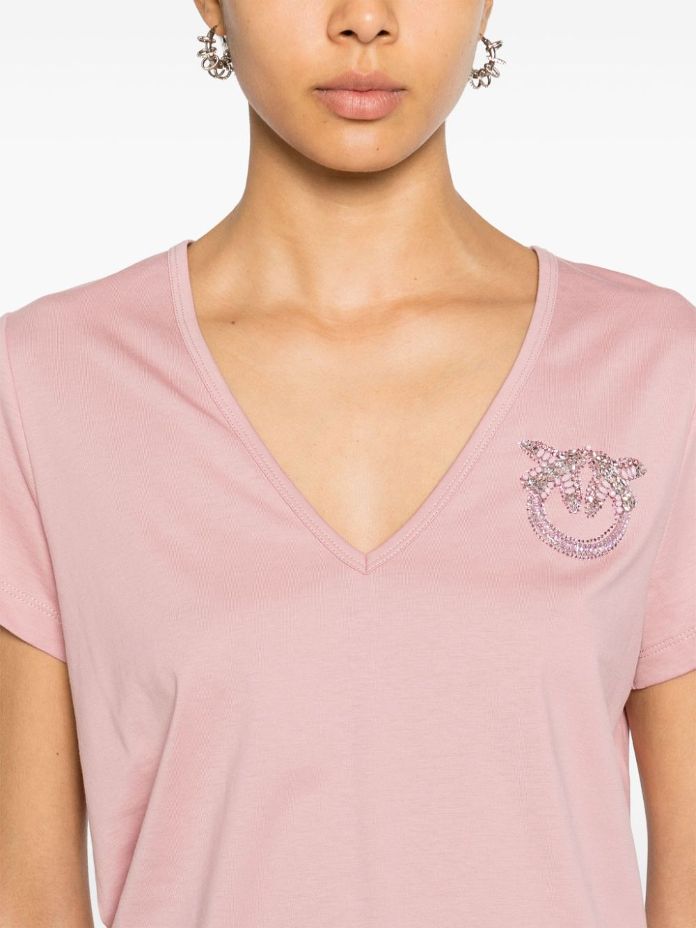 T-Shirt scollo a V con ricamo 100372A24E Q08 PINKO Rosa zefiro 