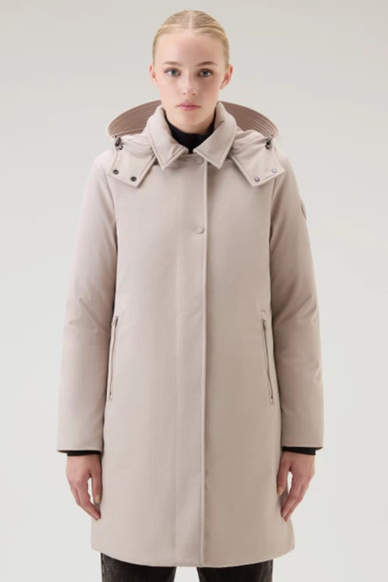 Trench in tessuto tecnico con cappuccio staccabile CFWWOU0890FRUT3496 7404 WOOLRICH Oxford tan 
