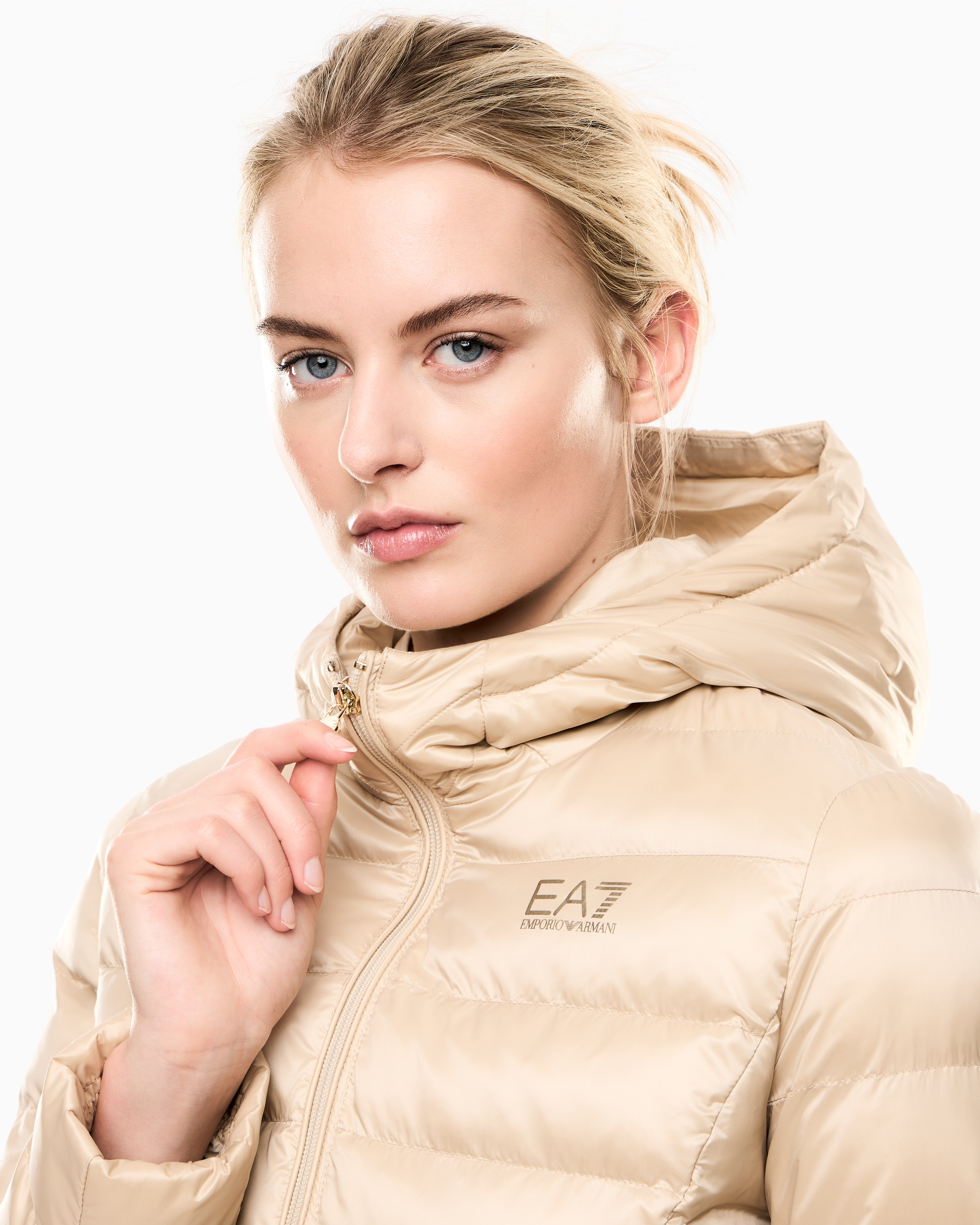 Piumino con cappuccio 7W000684 AF12475 U1046 EA7 Beige 