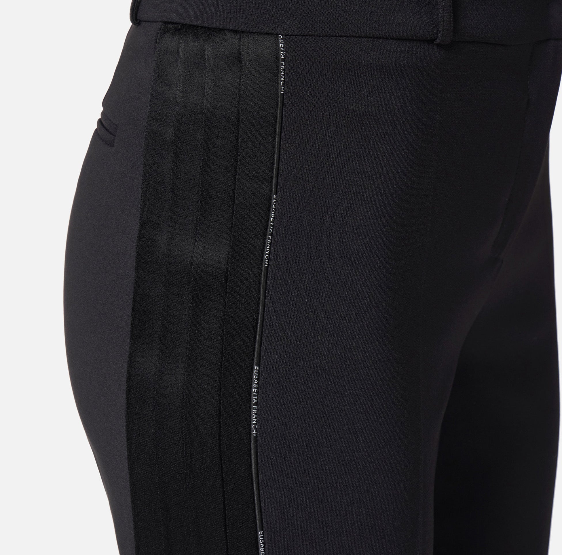 Pantaloni in crêpe leggero con dettagli smoking PA08856E2 110 ELISABETTA FRANCHI Nero 