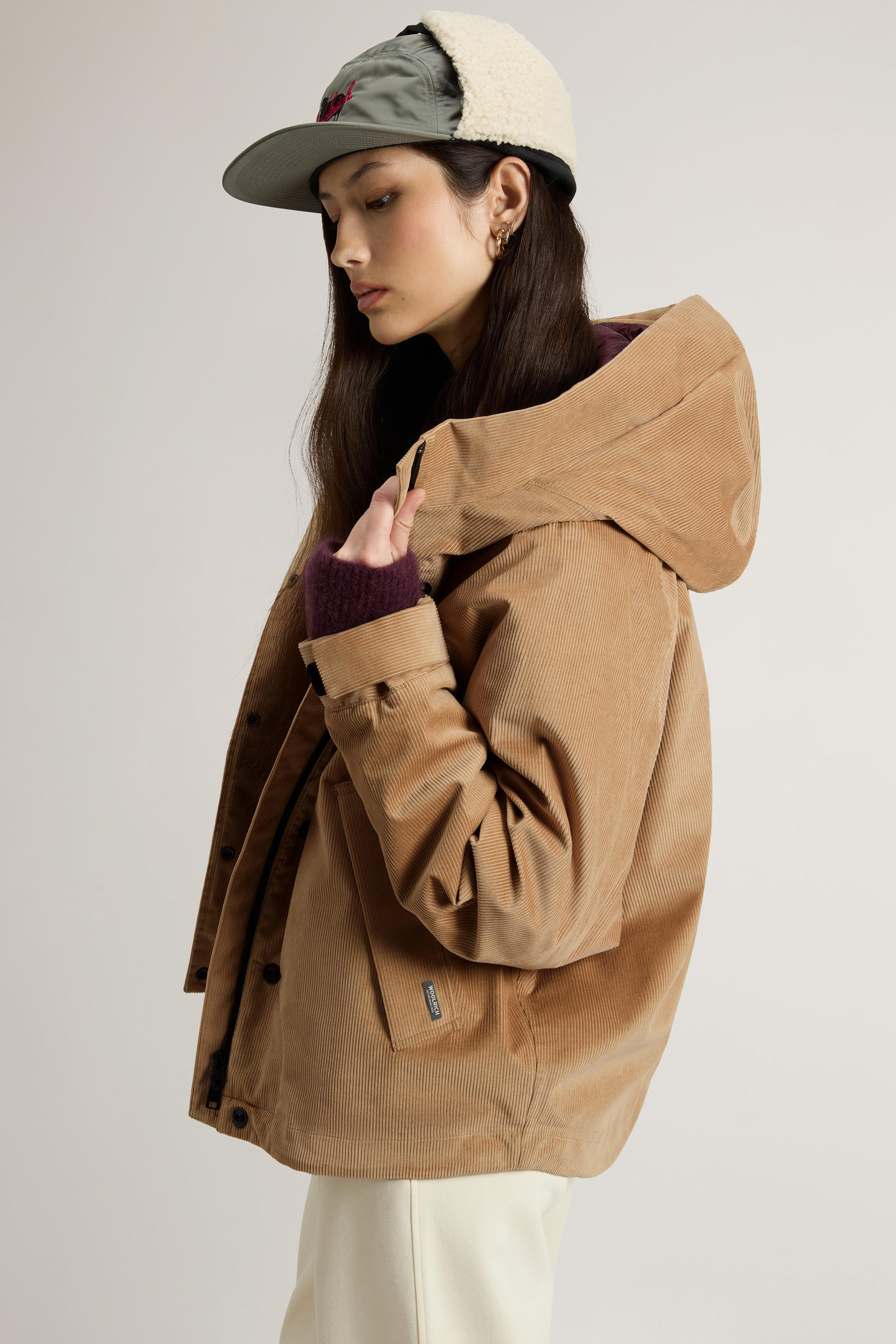 Giacca in velluto a coste a tre strati con cappuccio CFWWOU2022FRUT5010 8908 WOOLRICH Cornstalk 