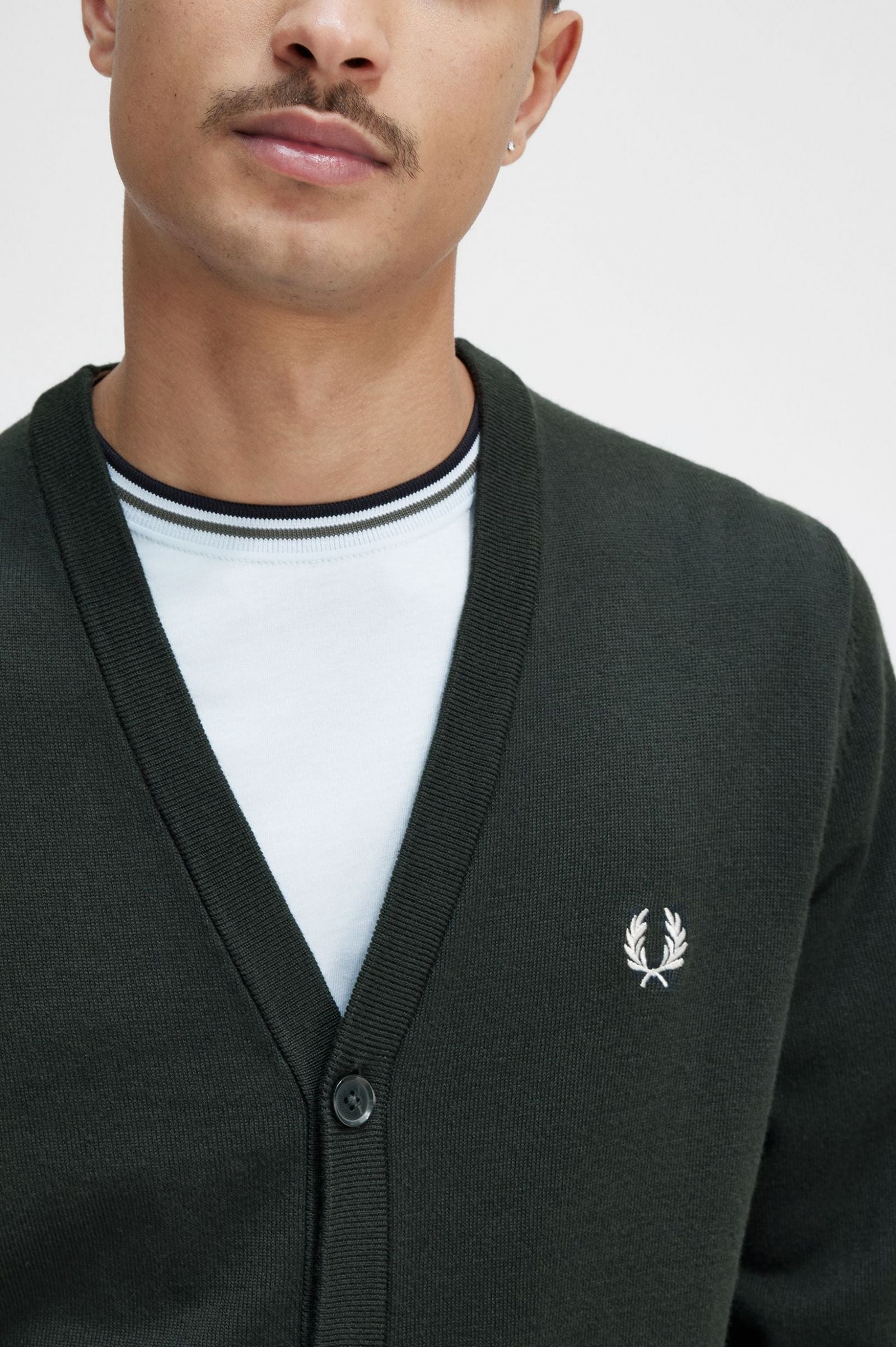 Cardigan in misto lana K9551 Q20 FRED PERRY Night green 