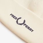 Berretto con grafica C3300 08D FRED PERRY Ecru/dk airforce 