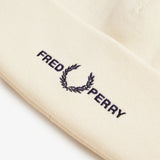 Berretto con grafica C3300 08D FRED PERRY Ecru/dk airforce 