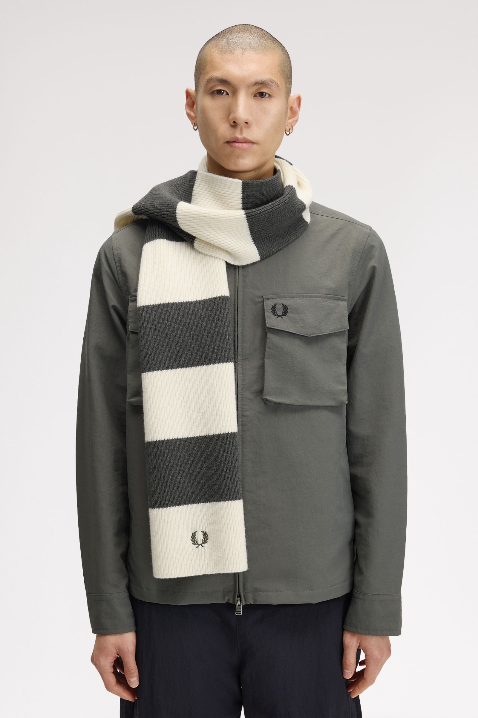Sciarpa a coste a striscia vistosa C3305 560 FRED PERRY Ecru 