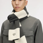 Sciarpa a coste a striscia vistosa C3305 560 FRED PERRY Ecru 