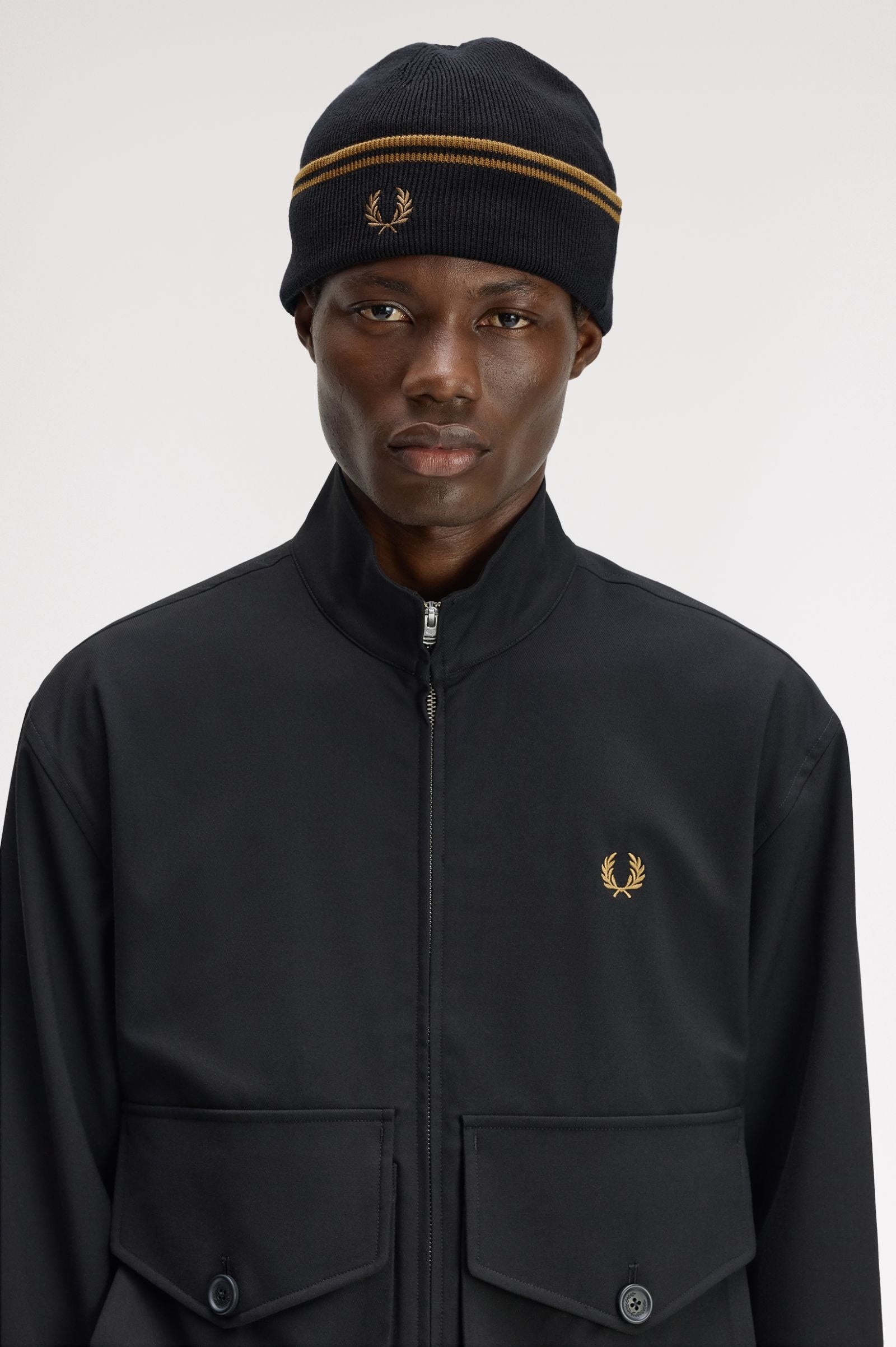 Berretto in lana merino C3317 U12 FRED PERRY Black/dk camel 