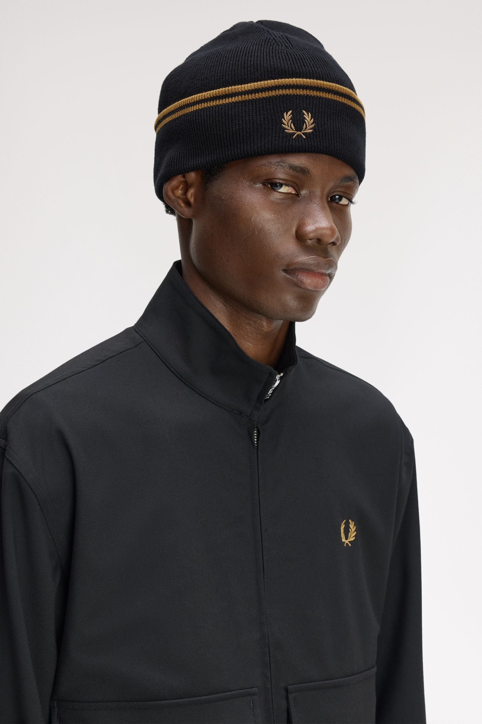 Berretto in lana merino C3317 U12 FRED PERRY Black/dk camel 