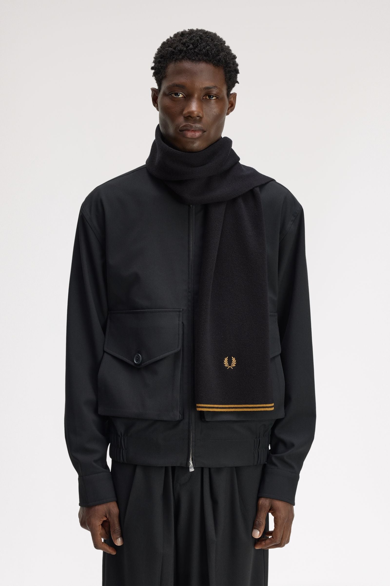 Sciarpa in lana merino C3319 U12 FRED PERRY Black/dk camel 
