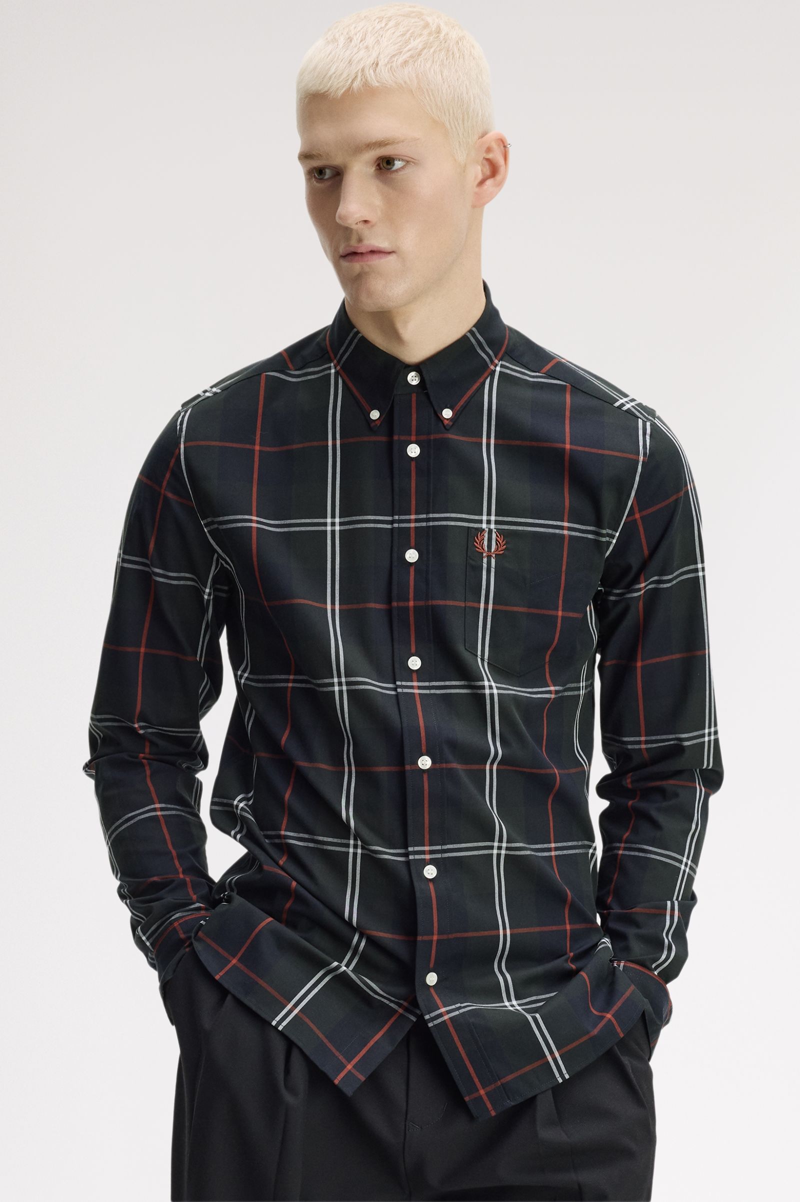 Camicia in popeline con motivo tartan M3456 Q20 FRED PERRY Night green 