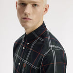 Camicia in popeline con motivo tartan M3456 Q20 FRED PERRY Night green 