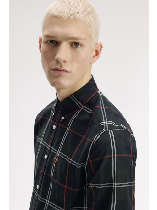 Camicia in popeline con motivo tartan M3456 Q20 FRED PERRY Night green 