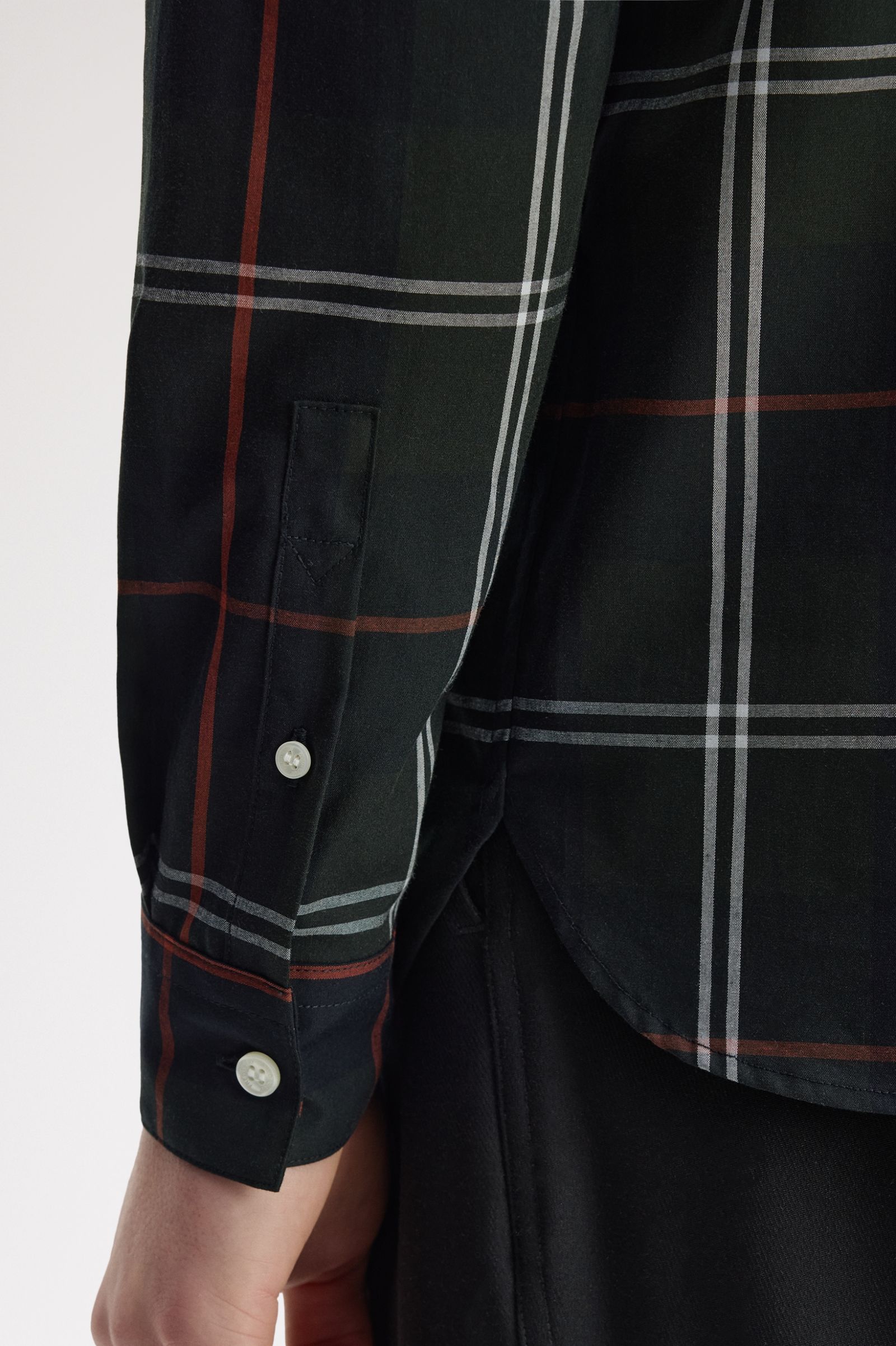 Camicia in popeline con motivo tartan M3456 Q20 FRED PERRY Night green 
