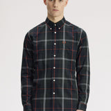Camicia in popeline con motivo tartan M3456 Q20 FRED PERRY Night green 