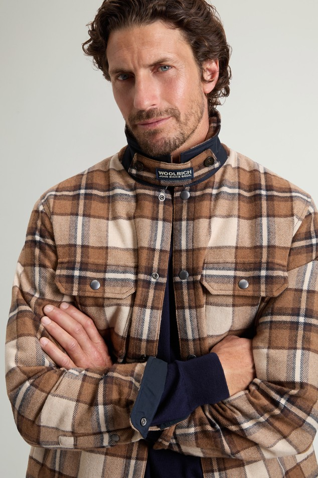 Giacca a camicia Alaskan Check imbottita in misto lana italiana riciclata CFWOOS2018MBUT3046 7449 WOOLRICH Dark camel check 