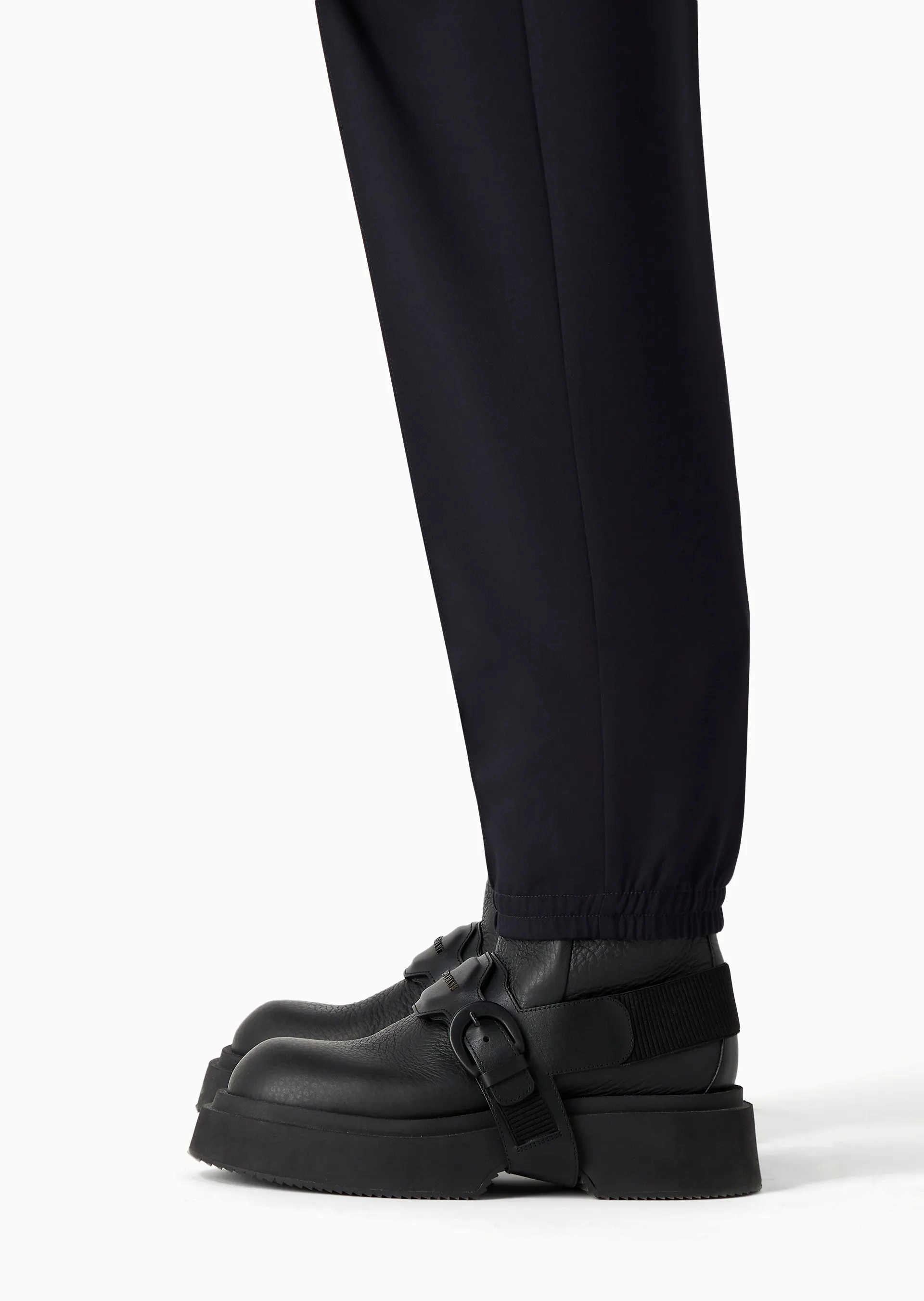 Pantaloni con nervature centrali e fondo elastico in misto viscosa soft 6R1P74 1NFTZ 0920 EMPORIO ARMANI Blu navy 