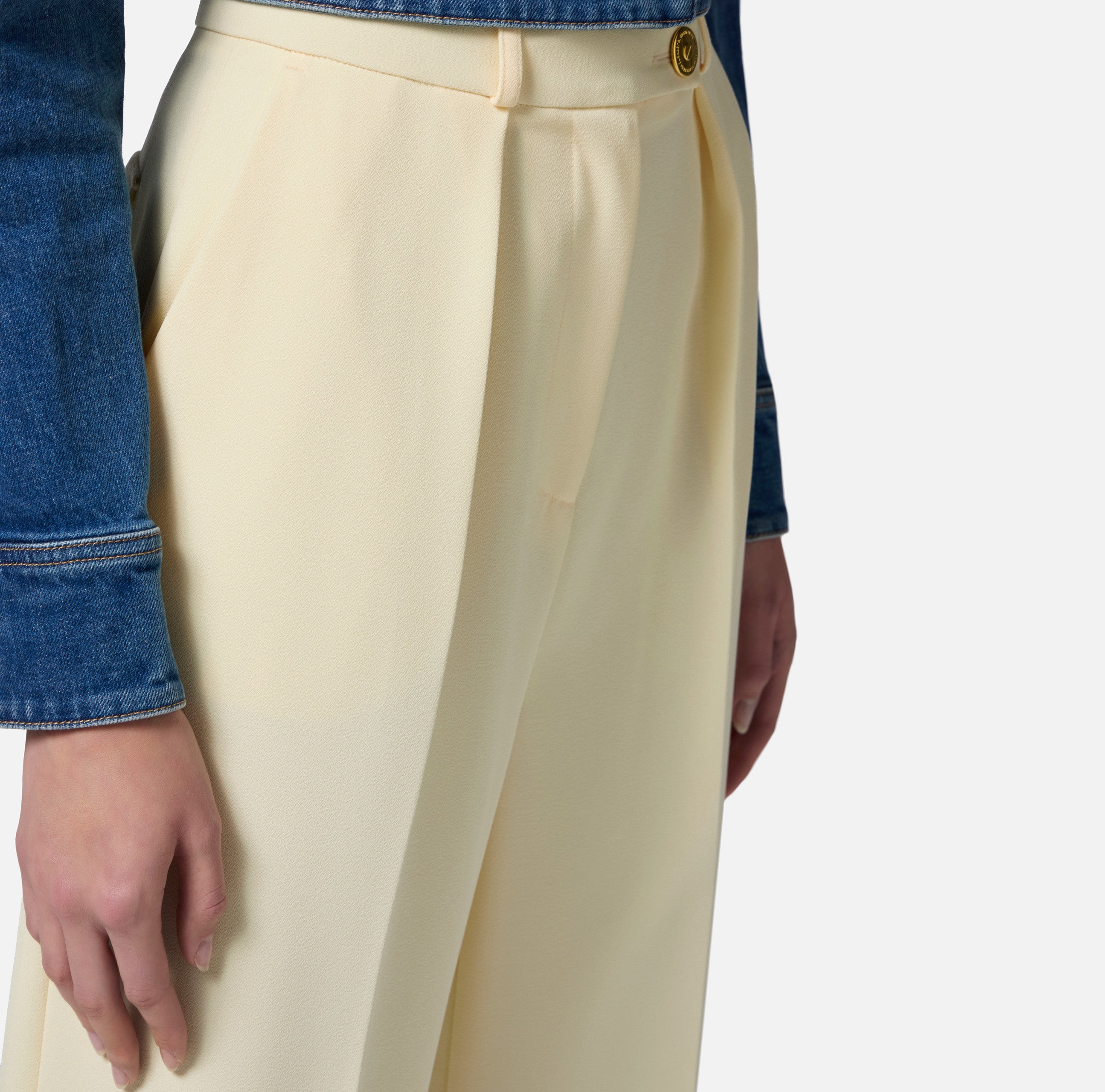 Pantaloni in crêpe fluido con bottoni dorati PA06451E2 DC7 ELISABETTA FRANCHI Lemonade 