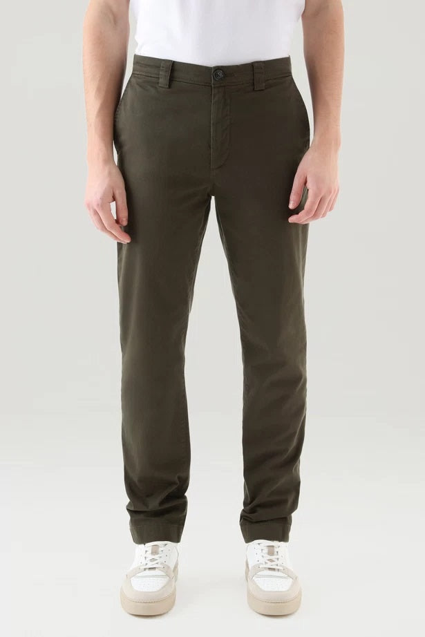 Pantaloni chino in cotone tinto in capo CFWOTR0138MRUT3343 614 WOOLRICH Dark green 