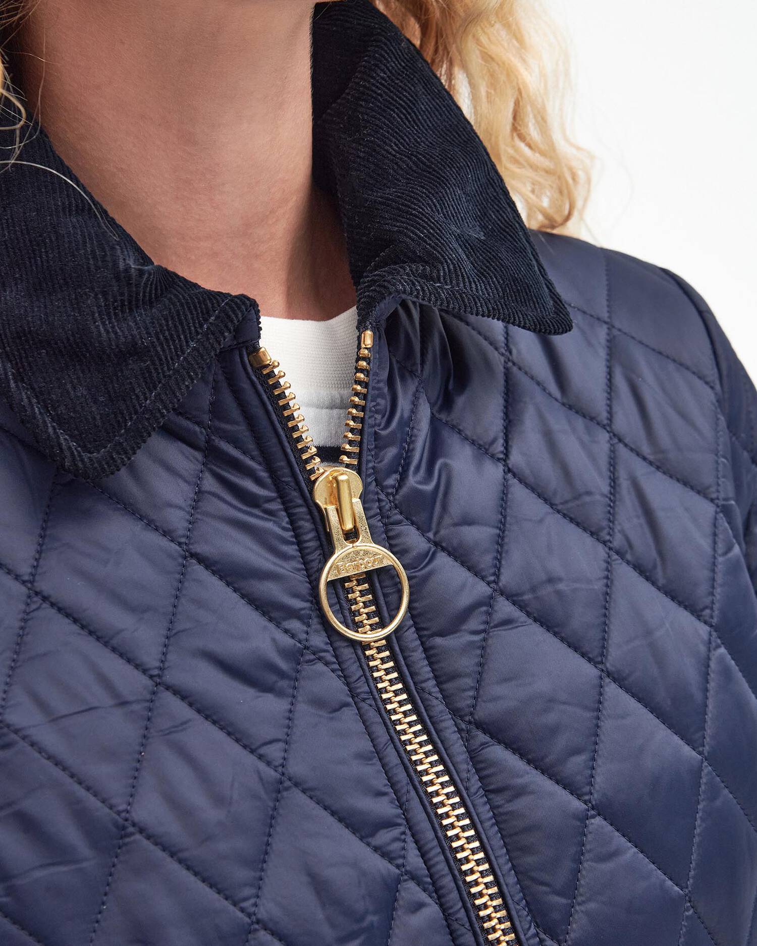 Giacca trapuntata dalla vestibilità aderente LQU1765 LQU NY71 BARBOUR Blue 