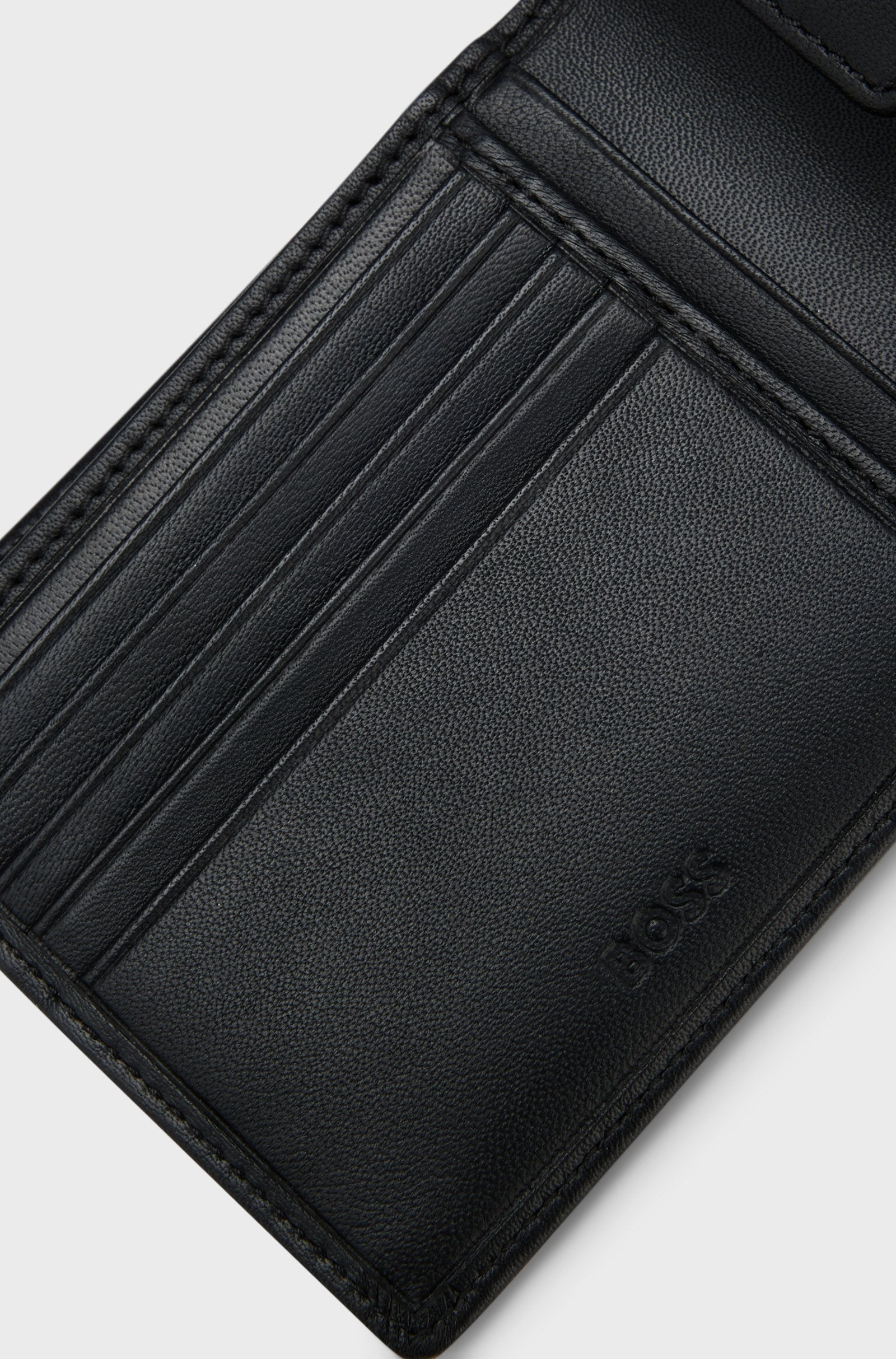 Portafoglio bi-fold in pelle martellata con logo goffrato 50470459 10241555 01 001 BOSS Black 