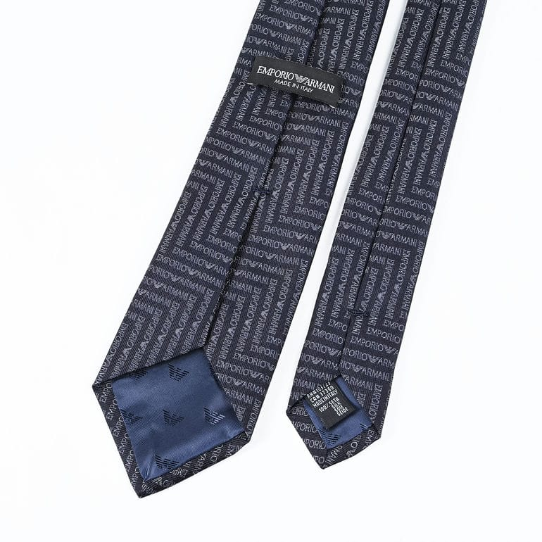 Cravatta in pura seta con lettering jacquard motivo chevron 340075 3R604 00035 EMPORIO ARMANI Blu navy 