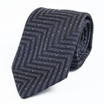 Cravatta in pura seta con lettering jacquard motivo chevron 340075 3R604 00035 EMPORIO ARMANI Blu navy 