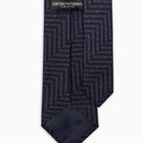 Cravatta in pura seta con lettering jacquard motivo chevron 340075 3R604 05236 EMPORIO ARMANI Blu oltremare 