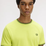 T-shirt con doppia riga M1588 84B FRED PERRY Citron/blk/blk 