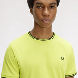 T-shirt con doppia riga M1588 84B FRED PERRY Citron/blk/blk 