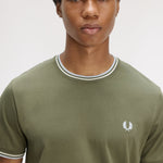 T-shirt con doppia riga M1588 87B FRED PERRY Lwgrn/ecru/dskbl 