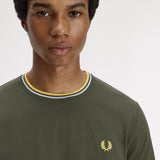 T-shirt con doppia riga M1588 05B FRED PERRY Hntngr/lgic/lmnb 