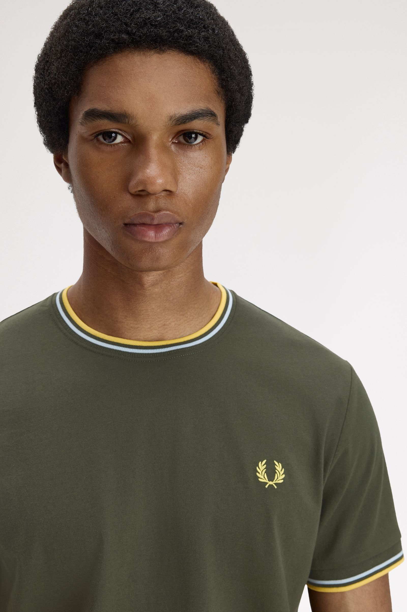 T-shirt con doppia riga M1588 05B FRED PERRY Hntngr/lgic/lmnb 