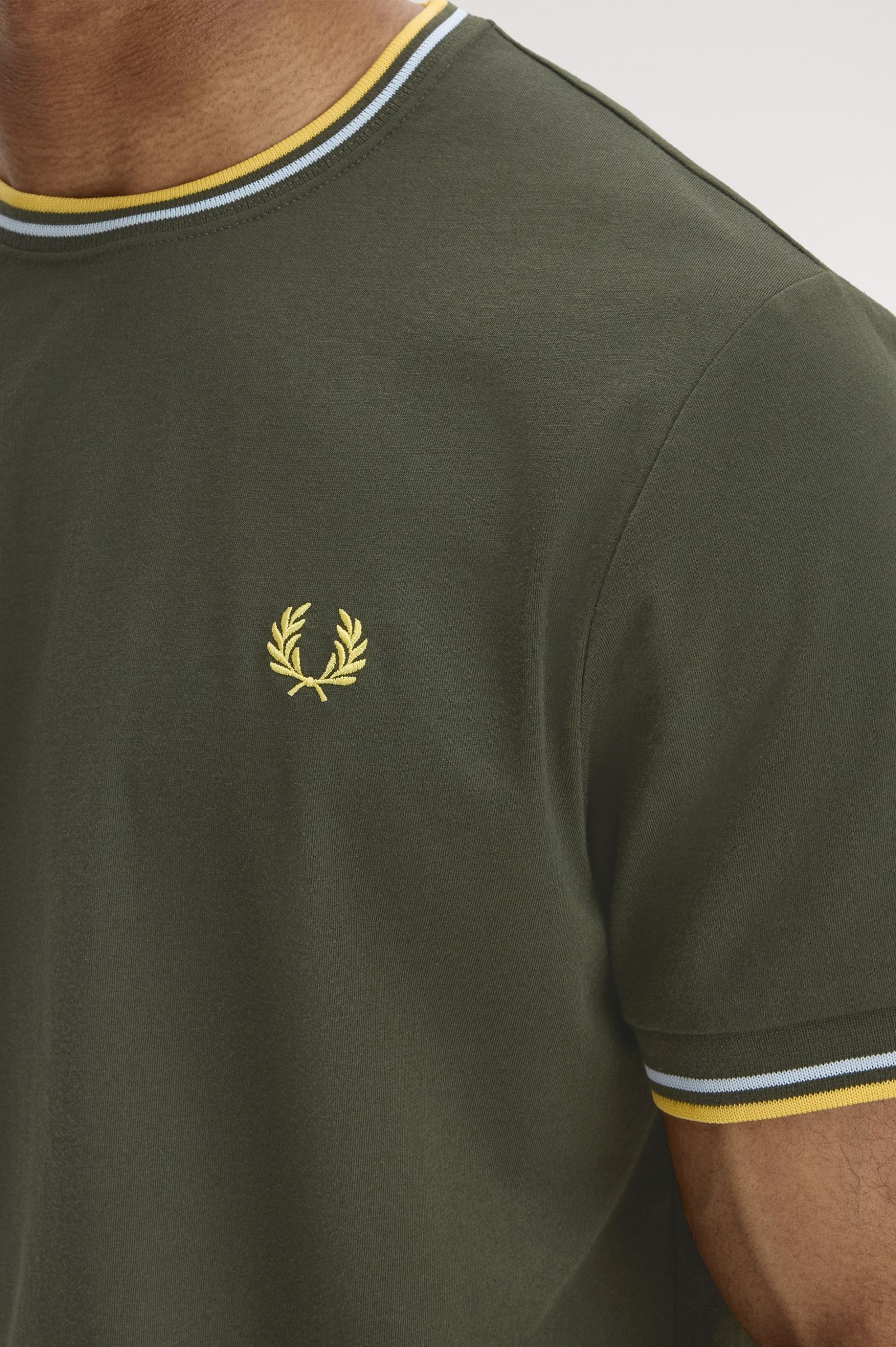 T-shirt con doppia riga M1588 05B FRED PERRY Hntngr/lgic/lmnb 