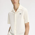 Camicia con colletto a rever in mesh compresso M1745 560 FRED PERRY Ecru 