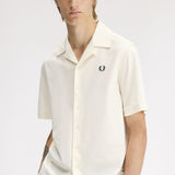 Camicia con colletto a rever in mesh compresso M1745 560 FRED PERRY Ecru 