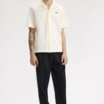 Camicia con colletto a rever in mesh compresso M1745 560 FRED PERRY Ecru 