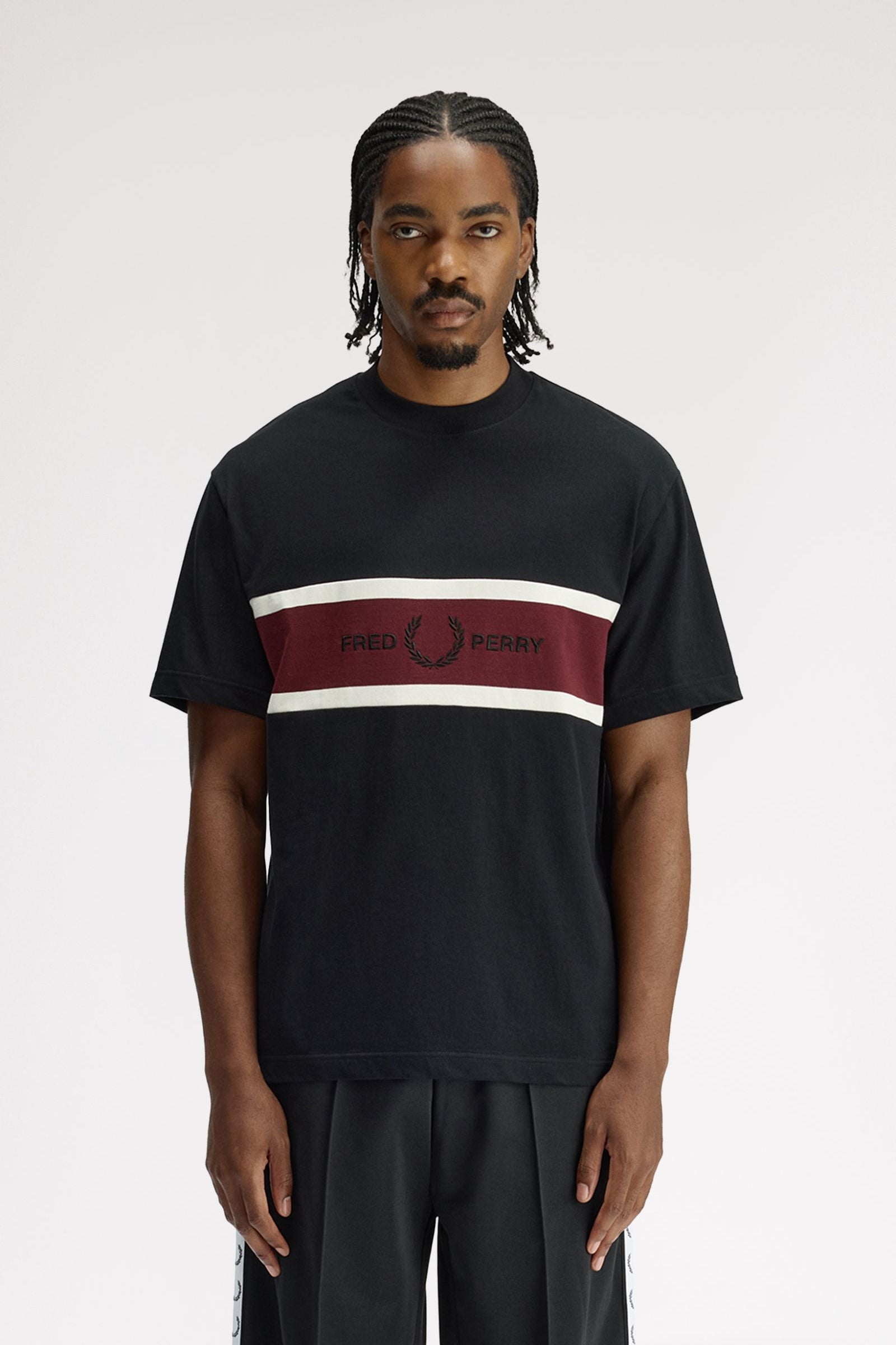 T-shirt con inserto ricamato M2405 102 FRED PERRY Black 
