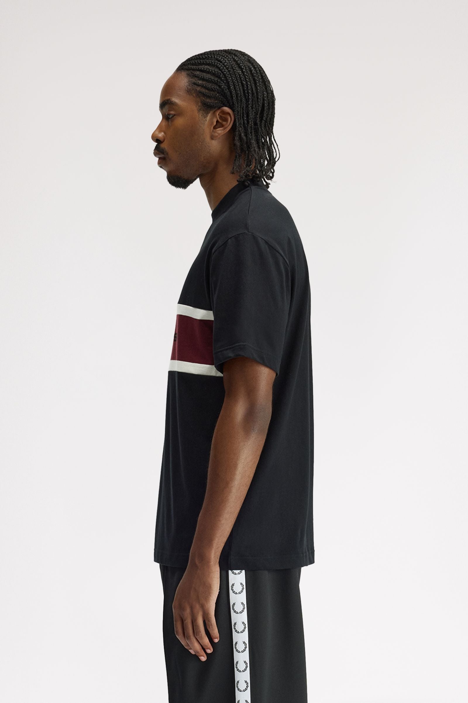 T-shirt con inserto ricamato M2405 102 FRED PERRY Black 