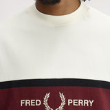 T-shirt con inserto ricamato M2405 560 FRED PERRY Ecru 