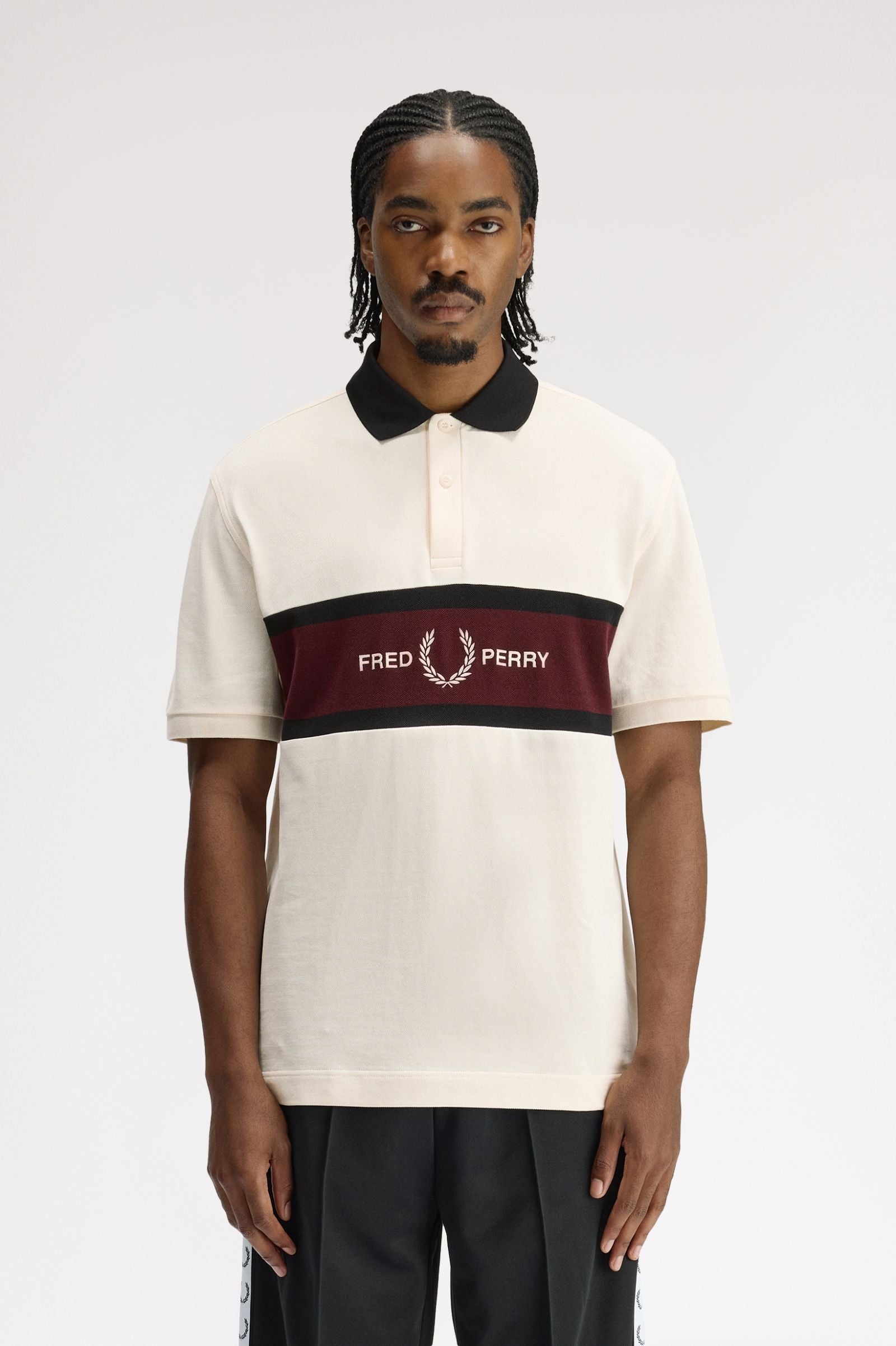 Polo con inserto ricamato M2421 560 FRED PERRY Ecru 
