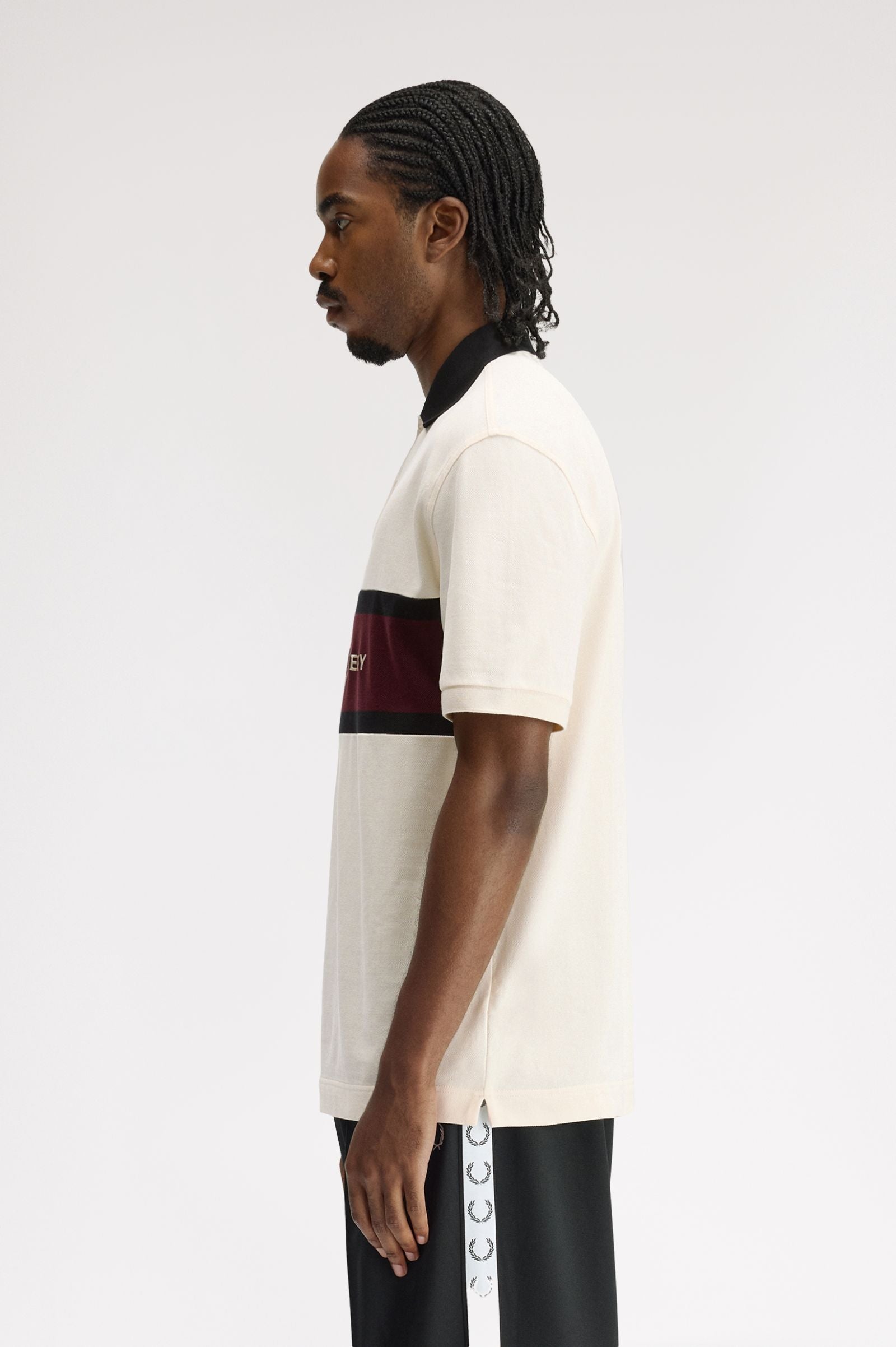 Polo con inserto ricamato M2421 560 FRED PERRY Ecru 