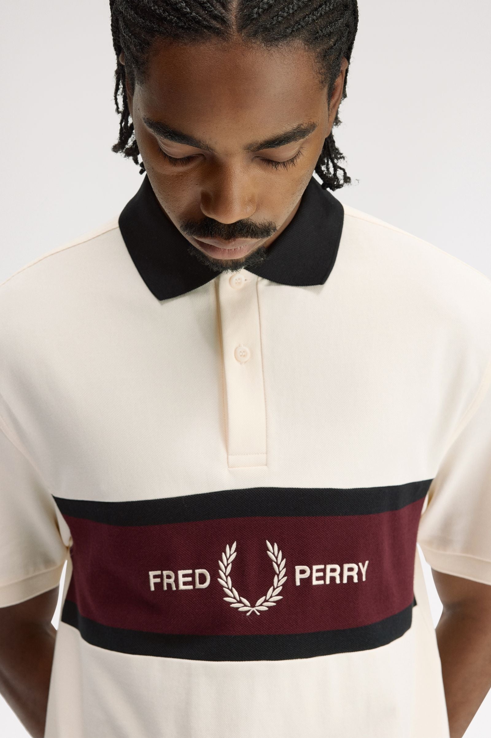 Polo con inserto ricamato M2421 560 FRED PERRY Ecru 