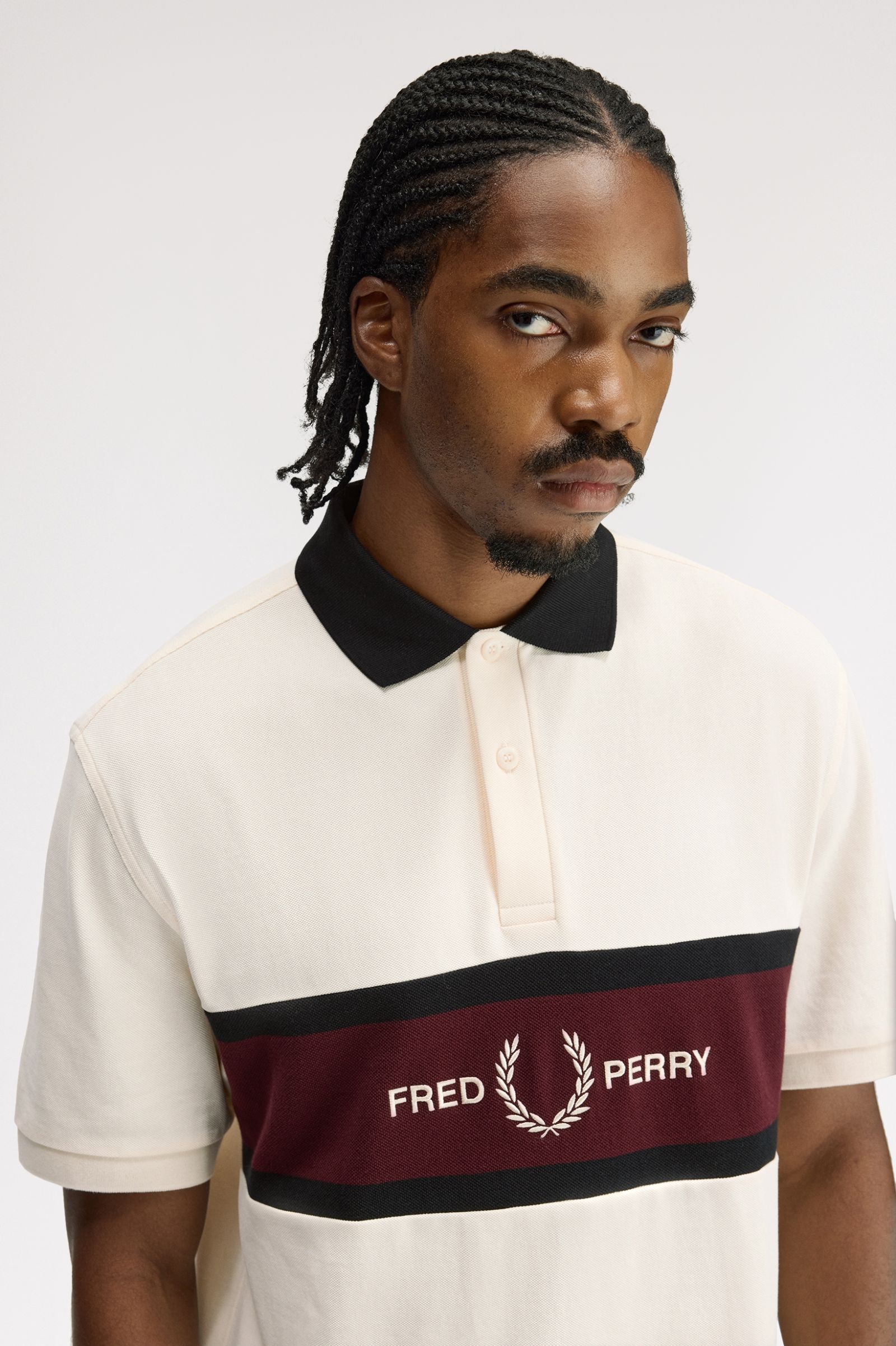 Polo con inserto ricamato M2421 560 FRED PERRY Ecru 
