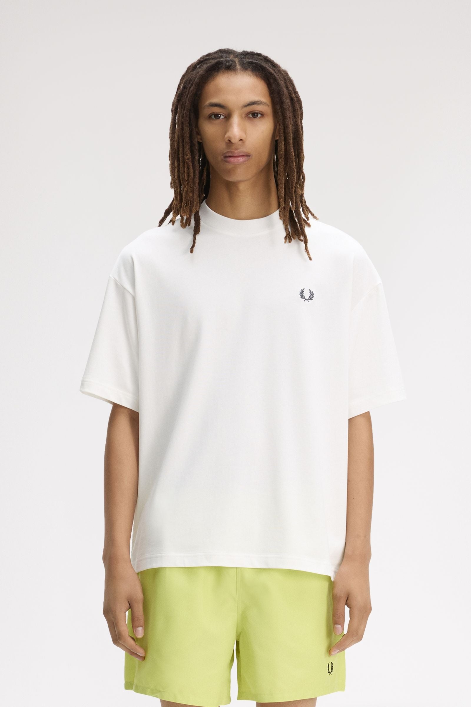 T-Shirt oversize manica corta M2474 129 FRED PERRY Snow white 