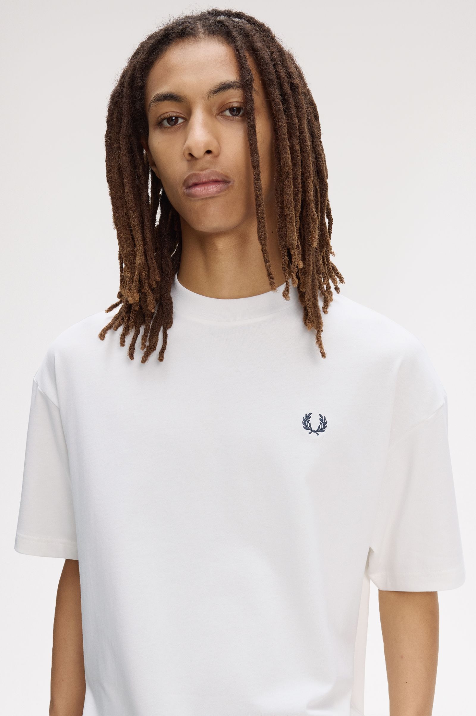 T-Shirt oversize manica corta M2474 129 FRED PERRY Snow white 