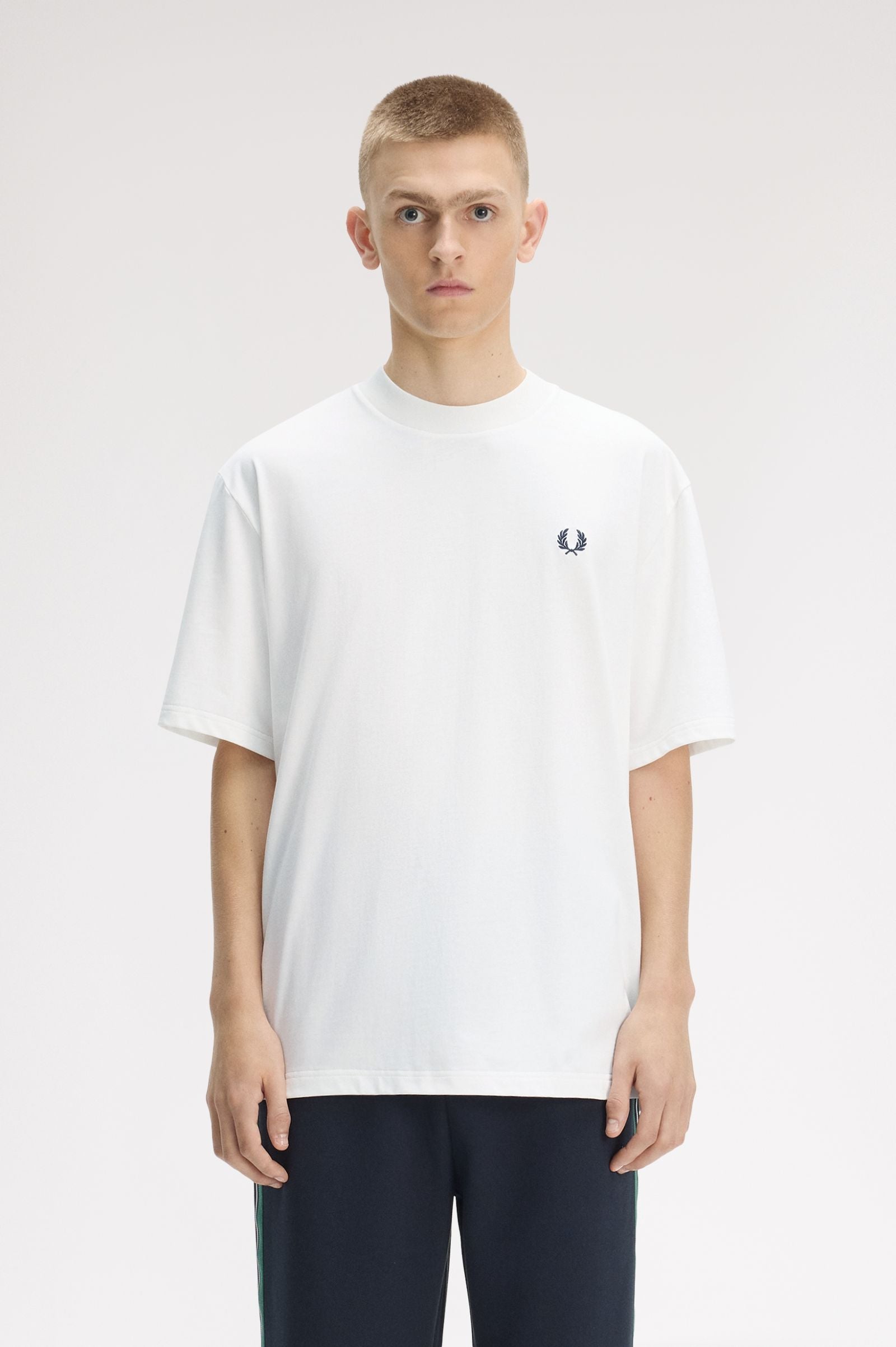 T-Shirt manica corta con stampa sul dietro M2475 129 FRED PERRY Snow white 