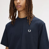 T-Shirt manica corta con stampa sul dietro M2475 608 FRED PERRY Navy 