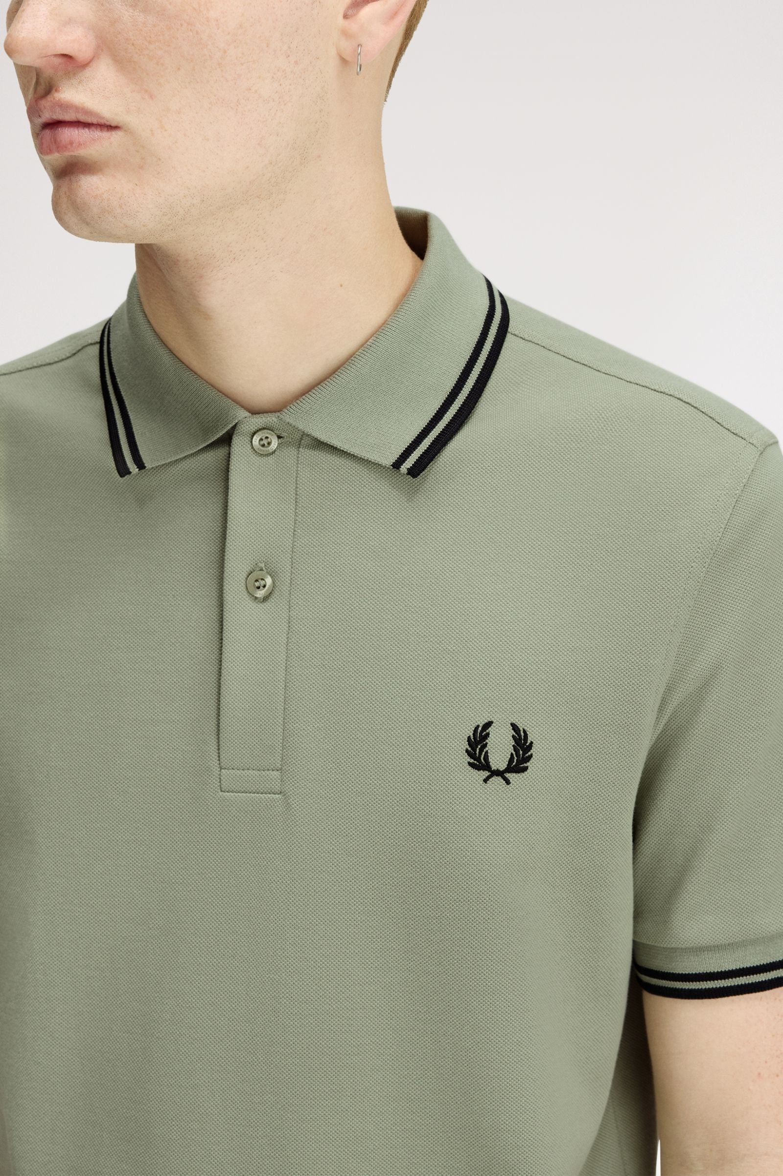 Polo manica corta M3600 S23 FRED PERRY Seagrass/black 