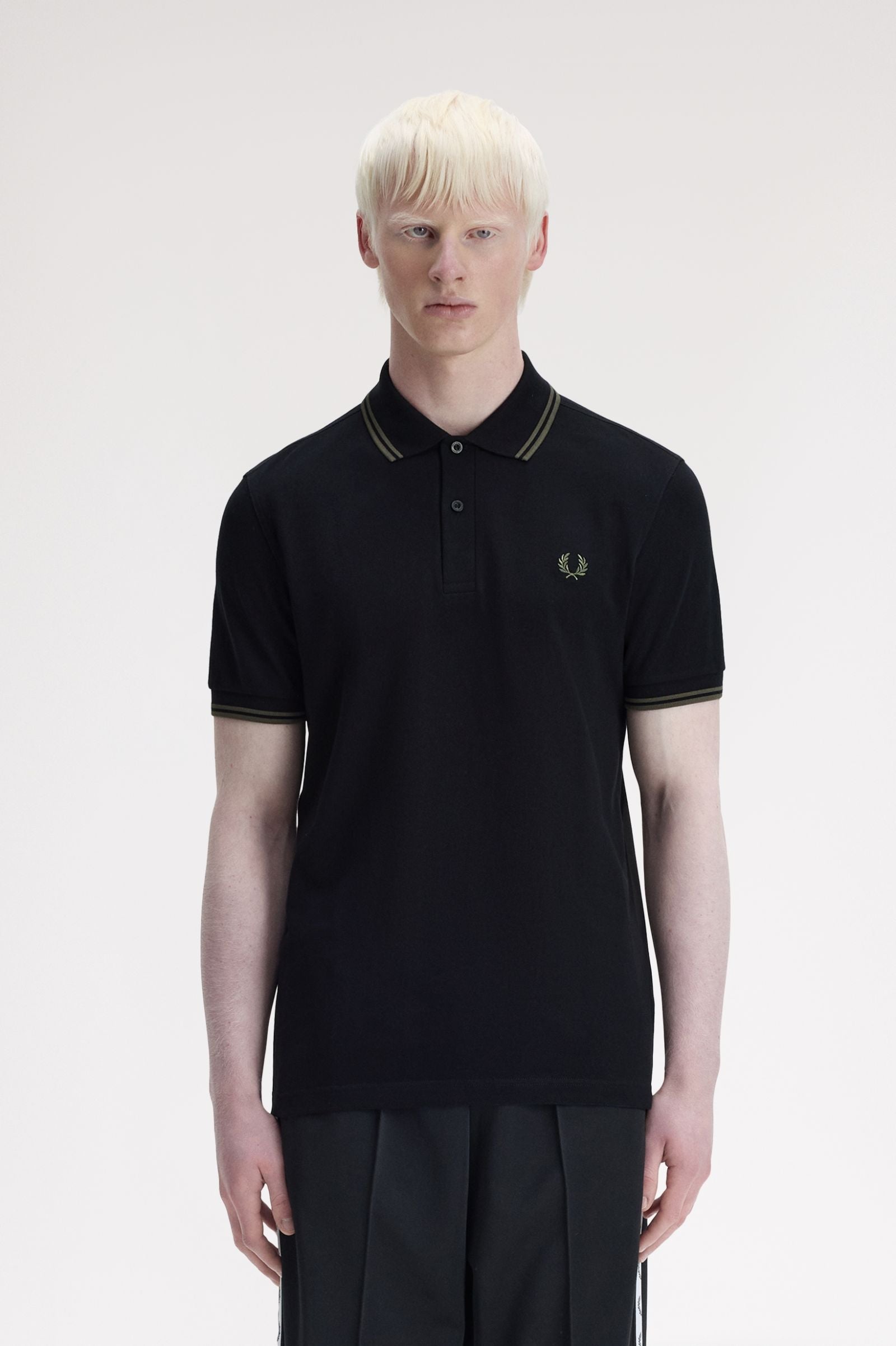 Polo manica corta M3600 T44 FRED PERRY Black/fieldgreen 