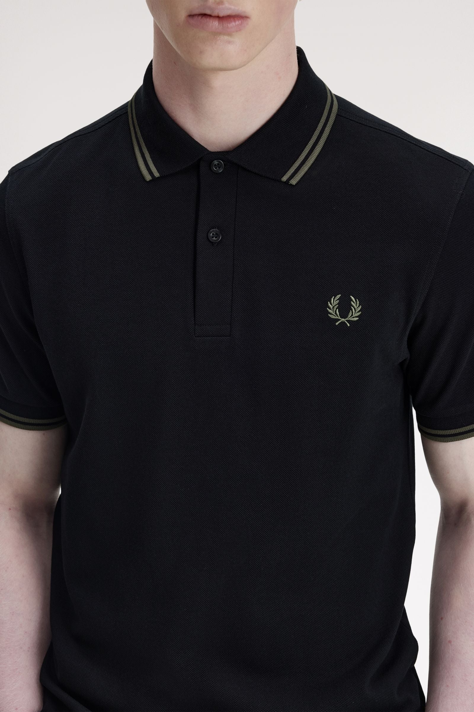 Polo manica corta M3600 T44 FRED PERRY Black/fieldgreen 